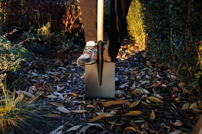 Lopată dreaptă S5119 WoodHand, coadă din lemn cu mâner D