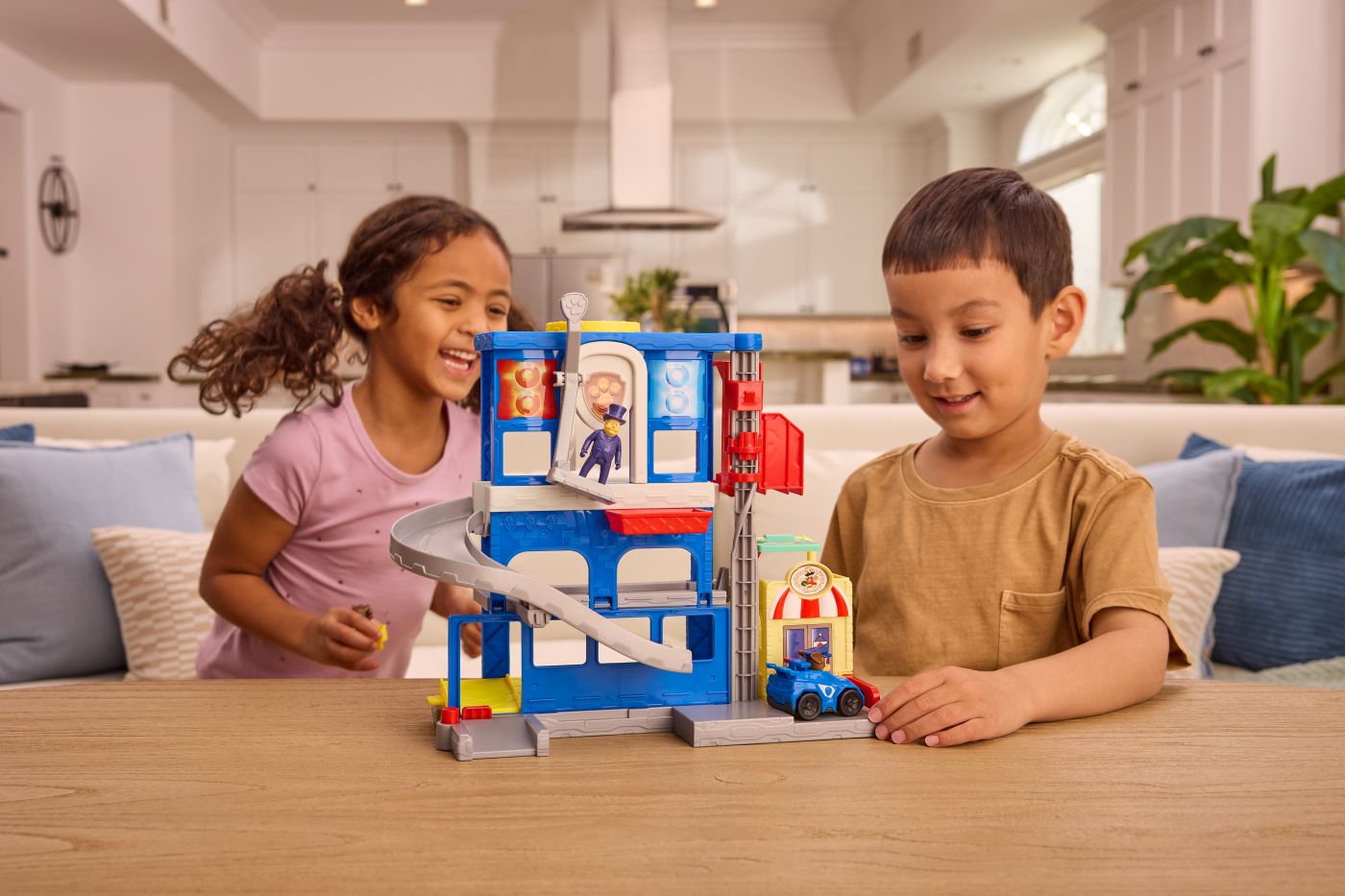 PATRULA CATELUSILOR CAUTARE SI SALVARE SET DE JOACA CU LANSATOR FIGURINE SI ACCESORII SuperHeroes ToysZone