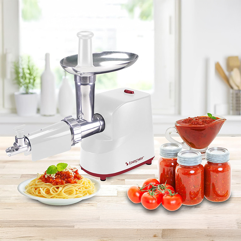Mașină de tocat carne electrică Beper 1200W cu storcător de roșii și accesorii pentru cârnați/chiftele