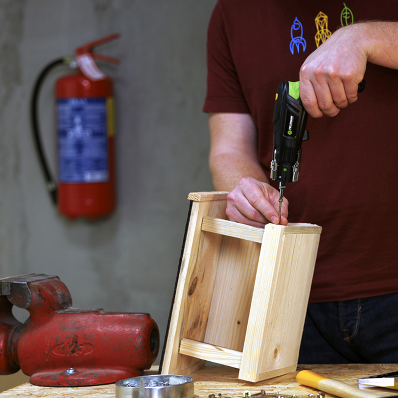 Șurubelniță electrică Fieldmann 3.6V Li-Ion cu 6 biți, 4 Nm, LED și mâner rotativ