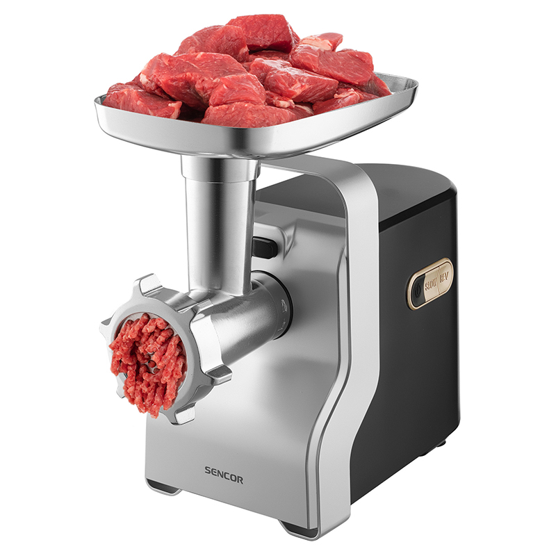 Mașină de tocat carne Sencor 700W, 2.2 kg/min, discuri 3/5/8 mm + accesorii cârnați & kubbe