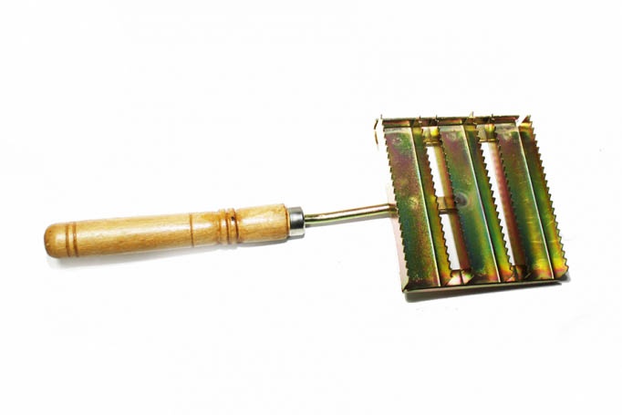 Țesală pentru animale cu mâner lung – Micul Fermier GF-0632