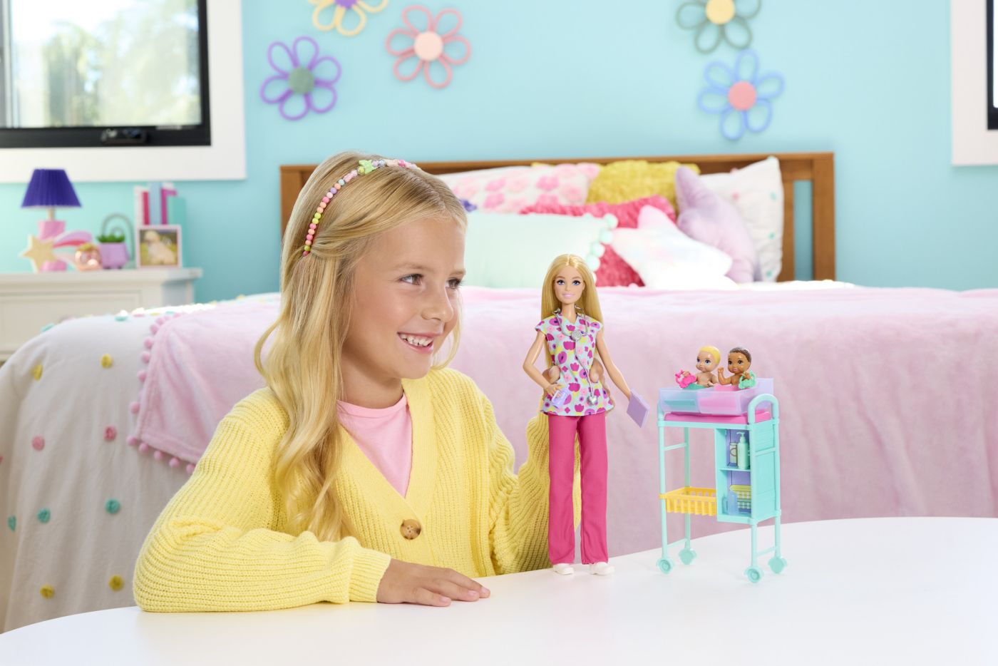 BARBIE YOU CAN BE ANYTHING PAPUSA DOCTOR PEDIATRU CU ACCESORII SuperHeroes ToysZone