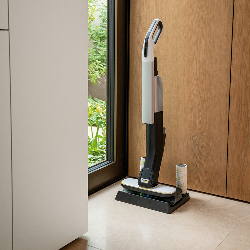 Aparat de curățat podele Kärcher FC 4-4 Battery Set, cu 2 baterii