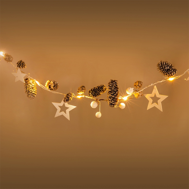 Ghirlandă decorativă albă Retlux cu 30 LED, lumină alb cald, pe baterii