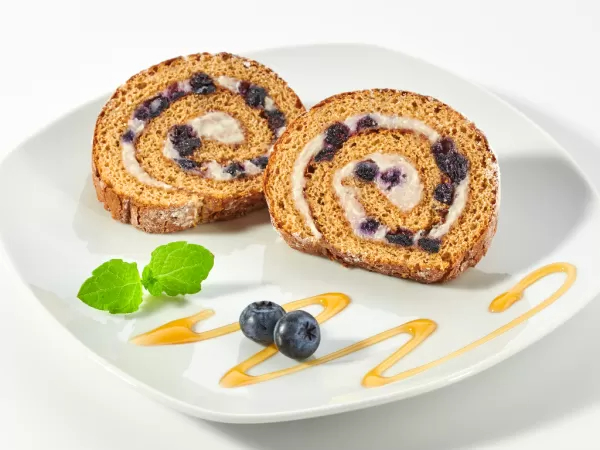 Ruladă Marlenka cu miere și afine, desert cu cremă și afine liofilizate 300 g