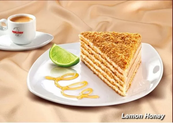 Tort Marlenka cu miere si lamaie 800g – desert cu foi fragede si crema cu citrice