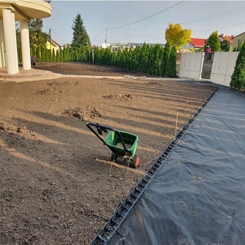 Pin din plastic pentru fixare separator gazon, 20 cm, negru (1 buc)