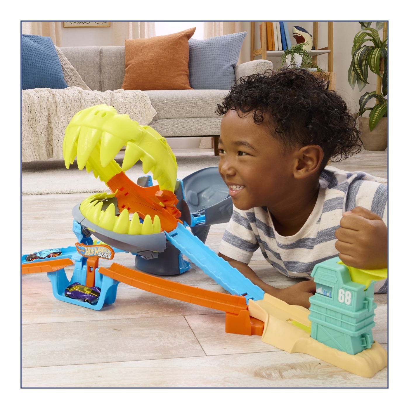 HOT WHEELS CITY PISTA DE CURSE PLAJA RECHINULUI CHOMP CU MASINUTA INCLUSA SuperHeroes ToysZone