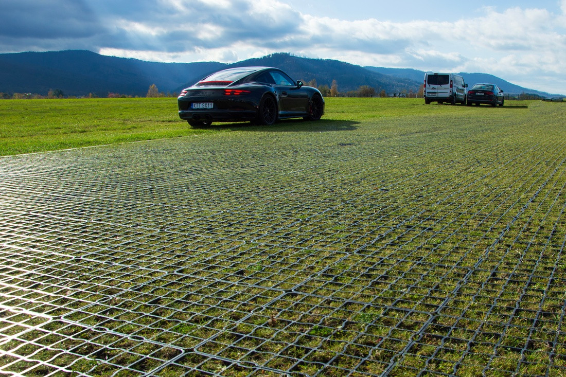 Grilă pavaj ecologic tip fagure pentru parcări verzi 60x40x4 cm, 480 t/mp