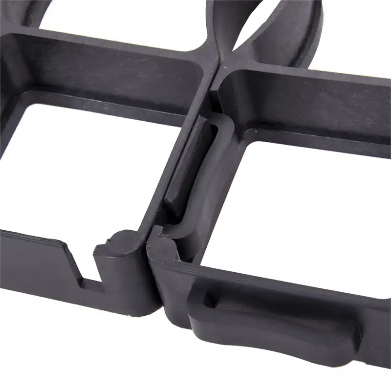 Grilă eco pentru parcare P3, 50x50x3 cm, 180 t/mp, neagră, modulară