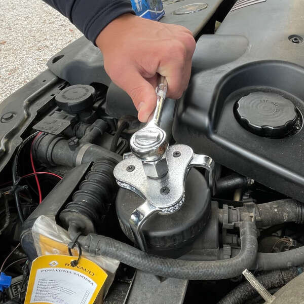 Cheie universală pentru schimbarea filtrului de ulei Leziter Spryir