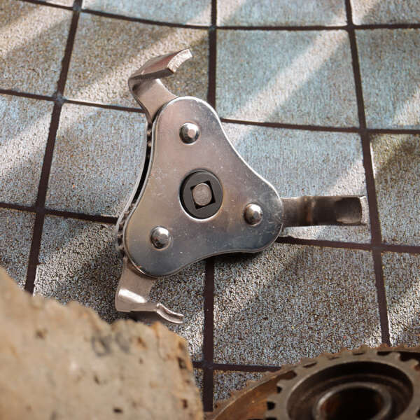 Cheie universală pentru schimbarea filtrului de ulei Leziter Spryir