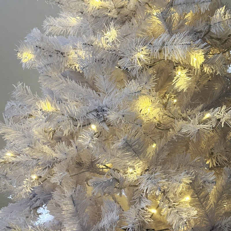 Brad artificial alb iluminat 195 cm, 360 LED alb cald, 936 ramuri, suport metalic