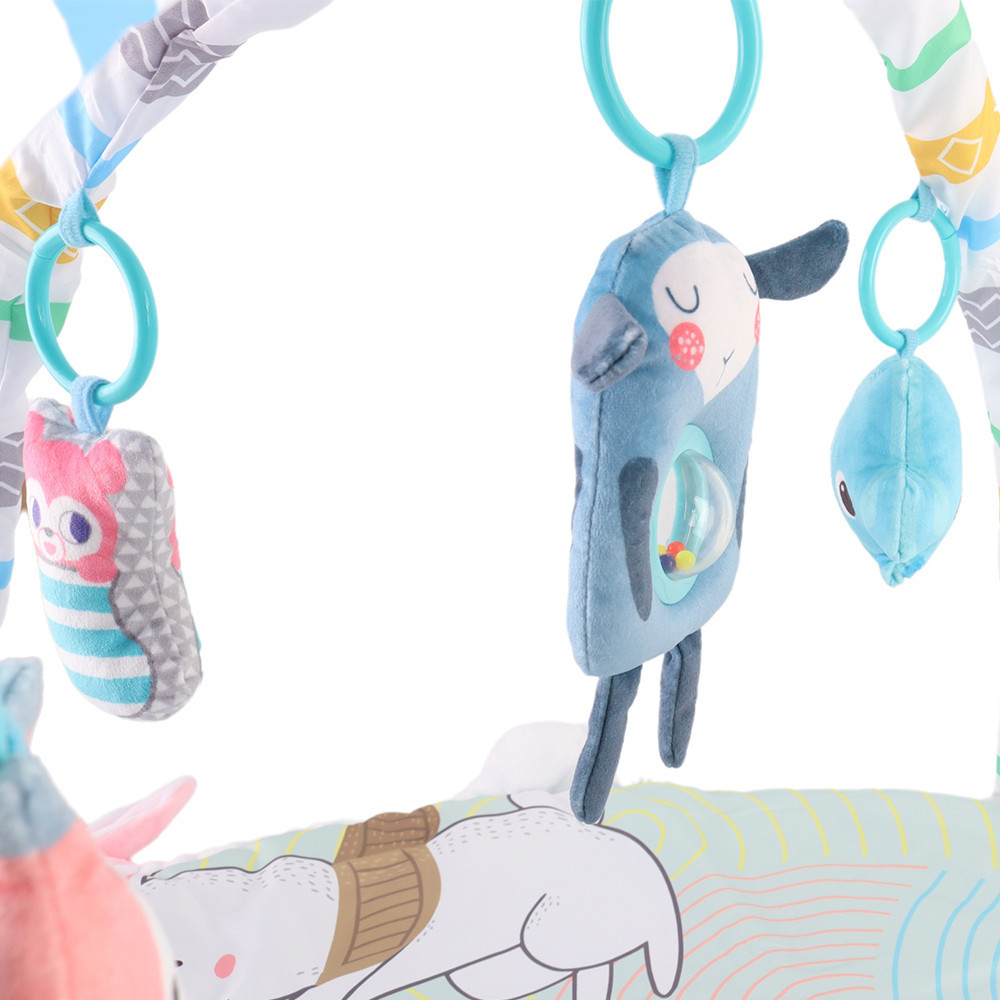 Leziter covoraș de joacă pentru bebeluși cu pod, 5 jucării și urechi mobile