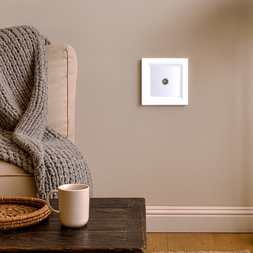 Priză TV RF Leziter Nova cu cadru alb, montaj îngropat, IP20