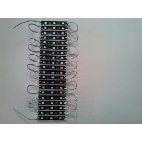 Modul LED 24V cu 3 SMD 5050, lumină albă, fundal negru, rezistent la apă