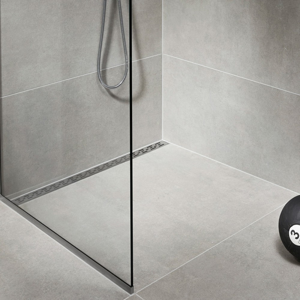 Rigolă de duș Leziter Flow 90 cm din inox, cu debit mare și profil redus