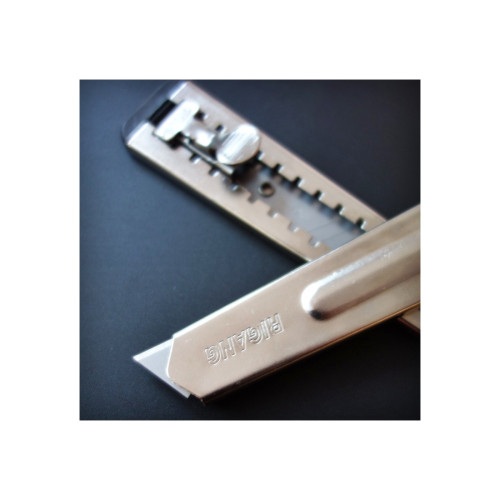 Cutter profesional metalic pentru folie si ambalare, cu blocare lama (Cod 1886)