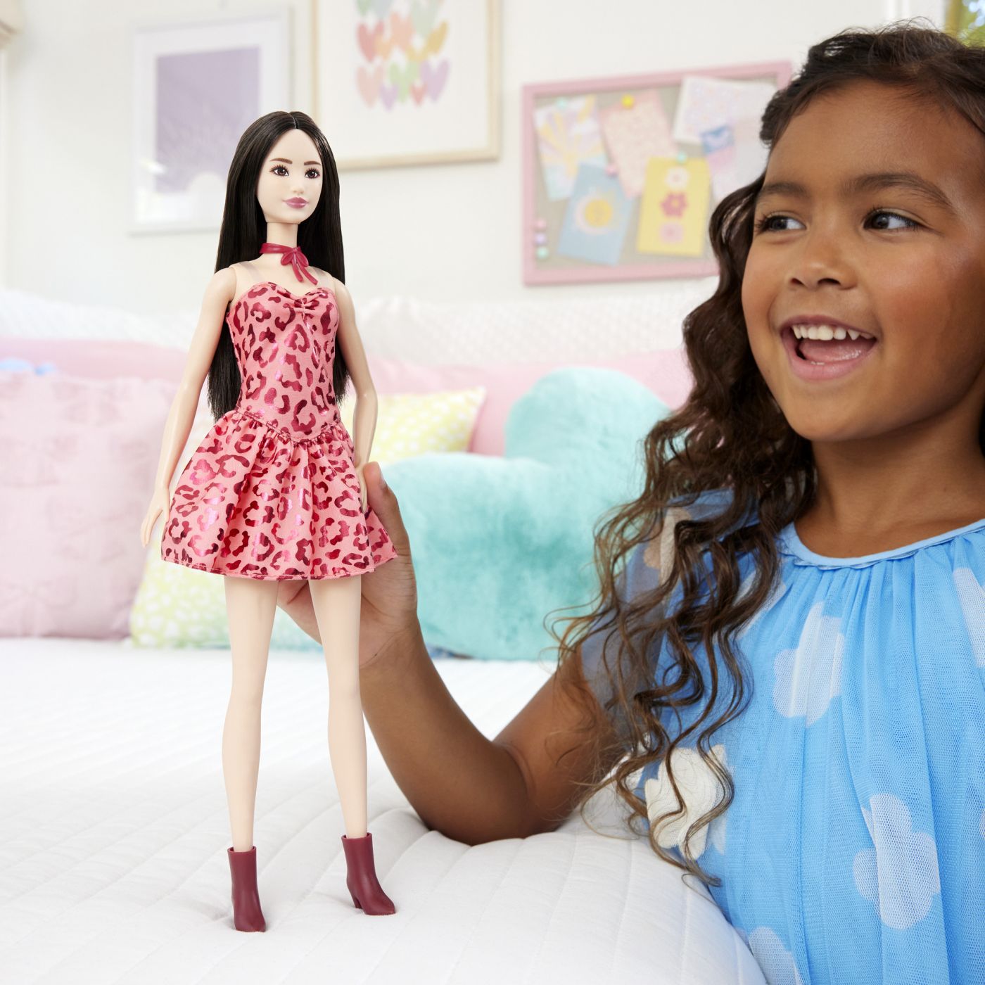 BARBIE FASHIONISTAS PAPUSA BARBIE BRUNETA CU ROCHIE LEOPARD ROZ SuperHeroes ToysZone