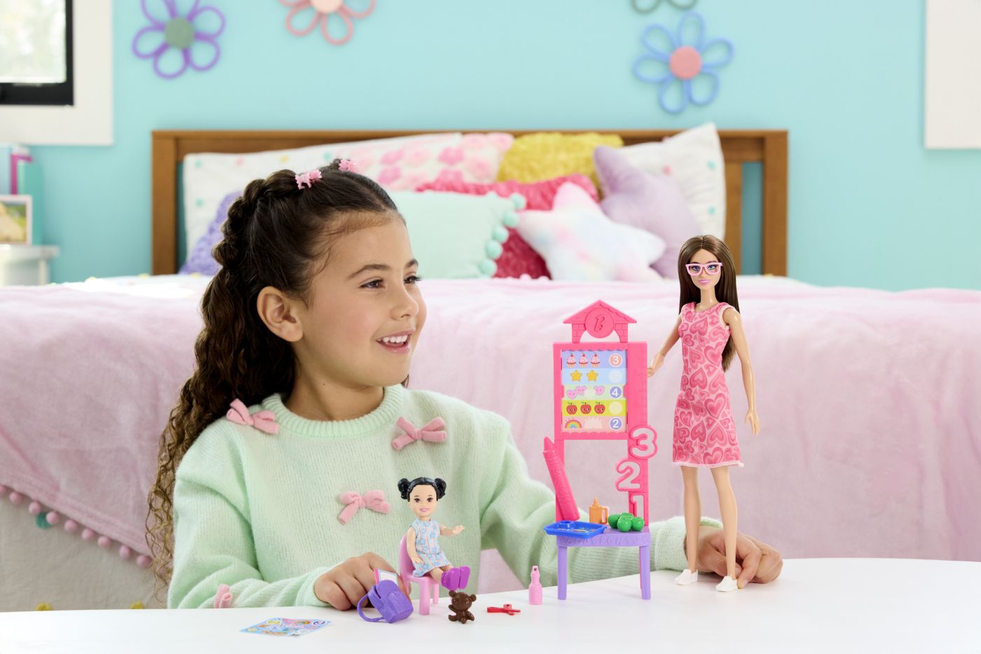 BARBIE SET DE JOACA PAPUSA BARBIE BRUNETA CU ROCHIE ROZ FACE CARIERA PROFESOARA SuperHeroes ToysZone