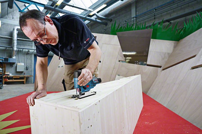 Fierastrau vertical Bosch GST 12V-70 Professional, solo, fara acumulator