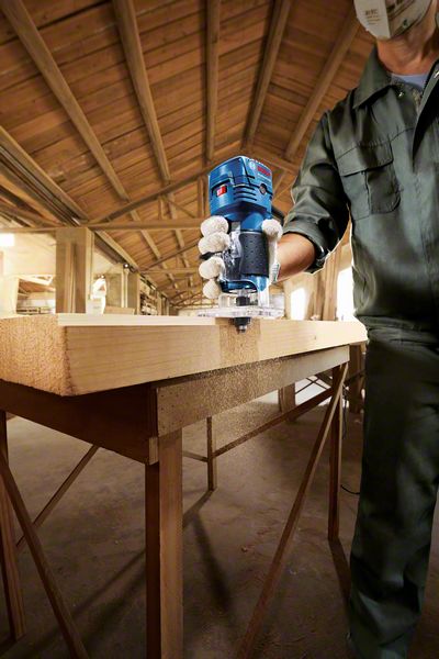 Mașină de frezat muchii Bosch GKF 550, 550 W, compactă și precisă