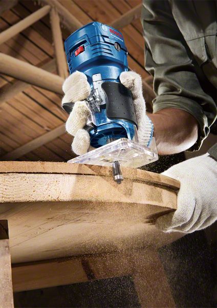 Mașină de frezat muchii Bosch GKF 550, 550 W, compactă și precisă