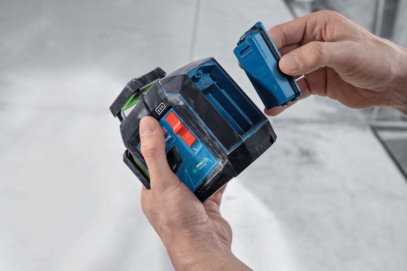 Nivela laser Bosch GLL 80-33G cu 3 linii 360° verzi și IP65