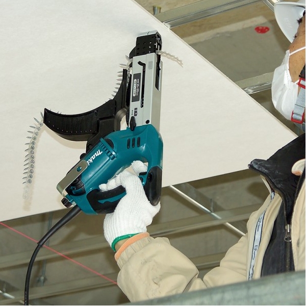 Masina de insurubat cu banda Makita 6842, 470W, pentru suruburi de pana la 55 mm