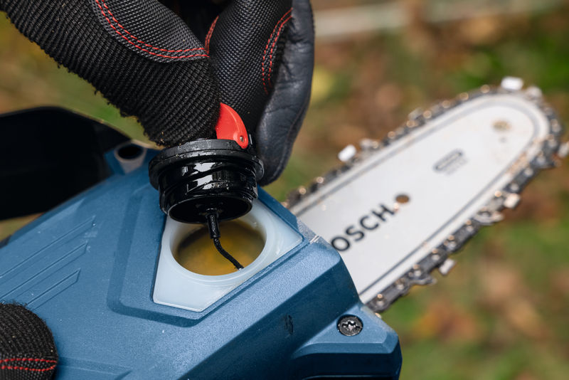 Fierăstrău cu lanț Bosch GKE 18V-15, 18V, lamă 15 cm, solo