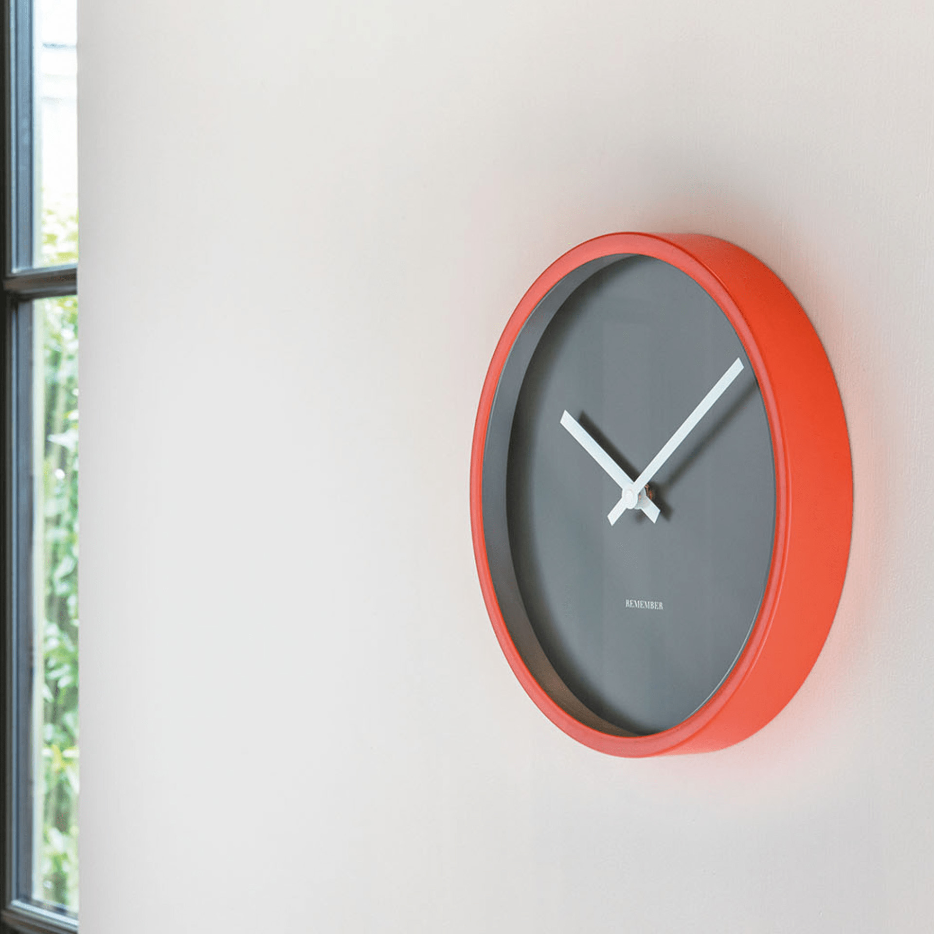 Ceas de perete rotund Mocca REMEMBER, negru si rosu, 30 cm
