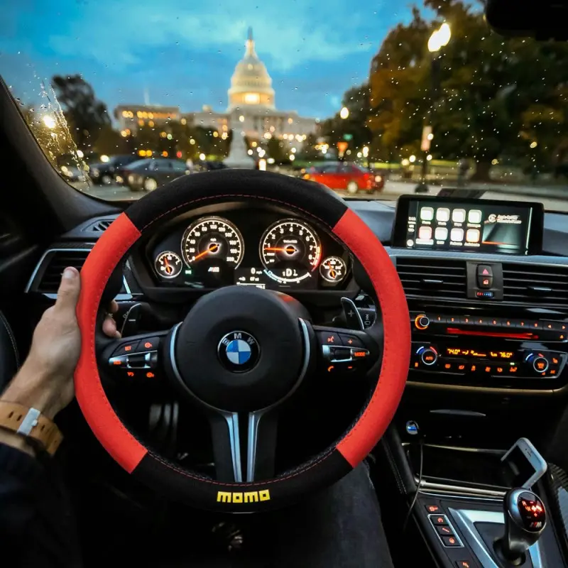 Husă volan Momo Easy din microfibră, 38 cm, negru cu roșu