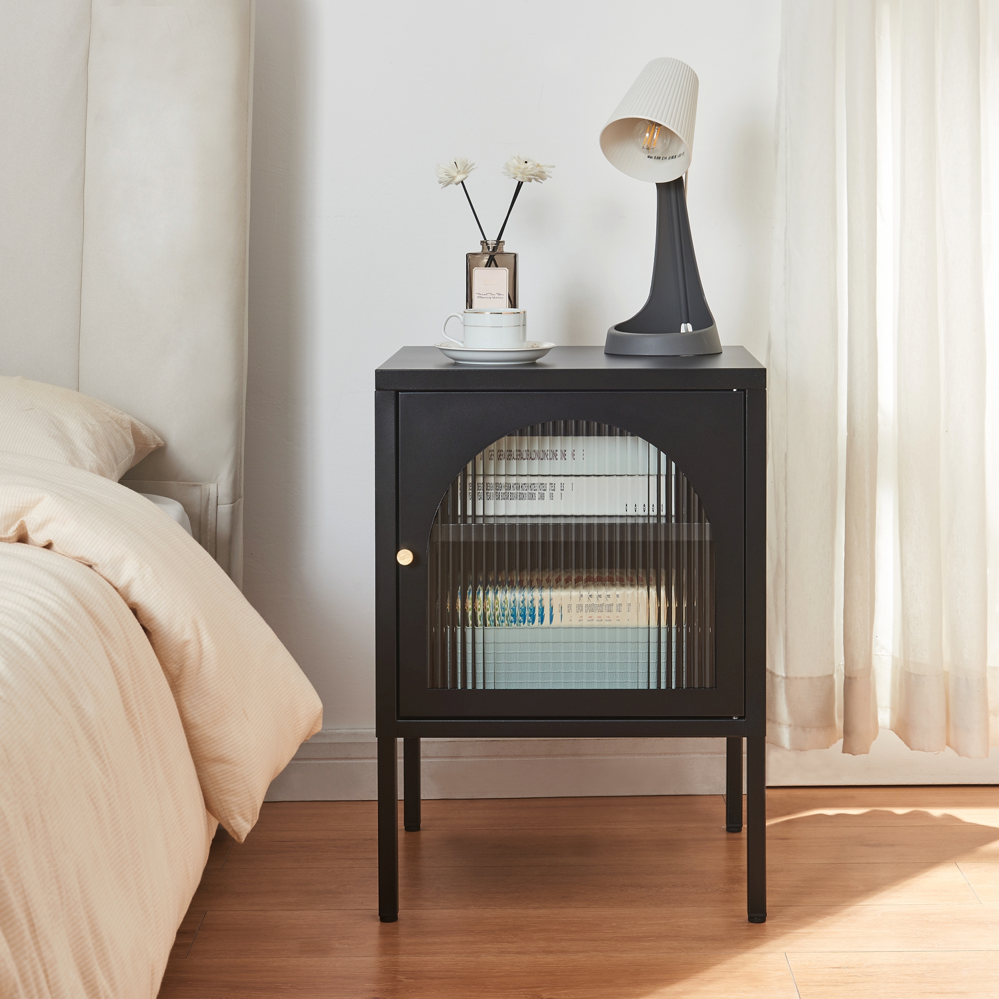 Noptieră metalică Karlskrona cu sticlă striată, negru mat, 60 cm