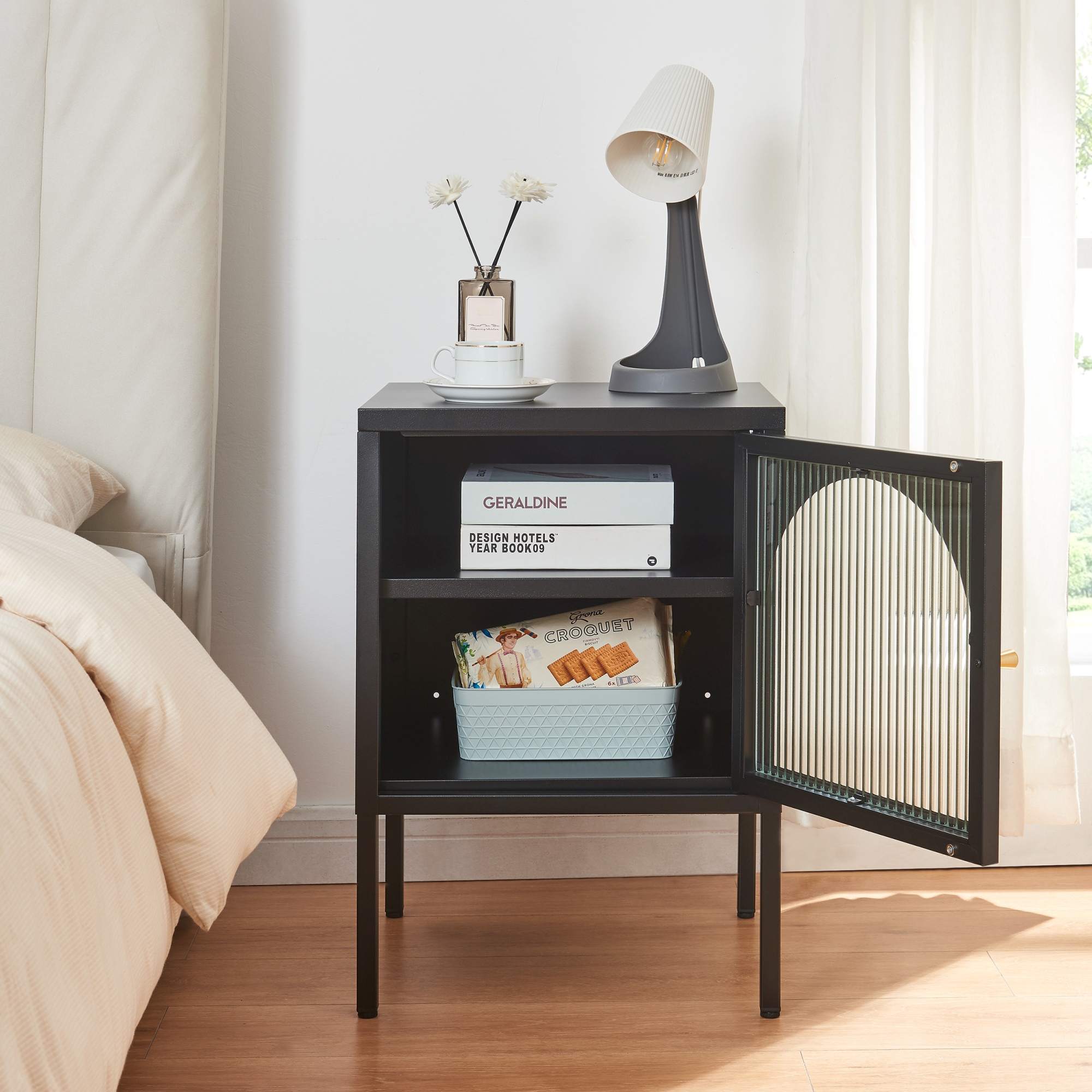 Noptieră metalică Karlskrona cu sticlă striată, negru mat, 60 cm