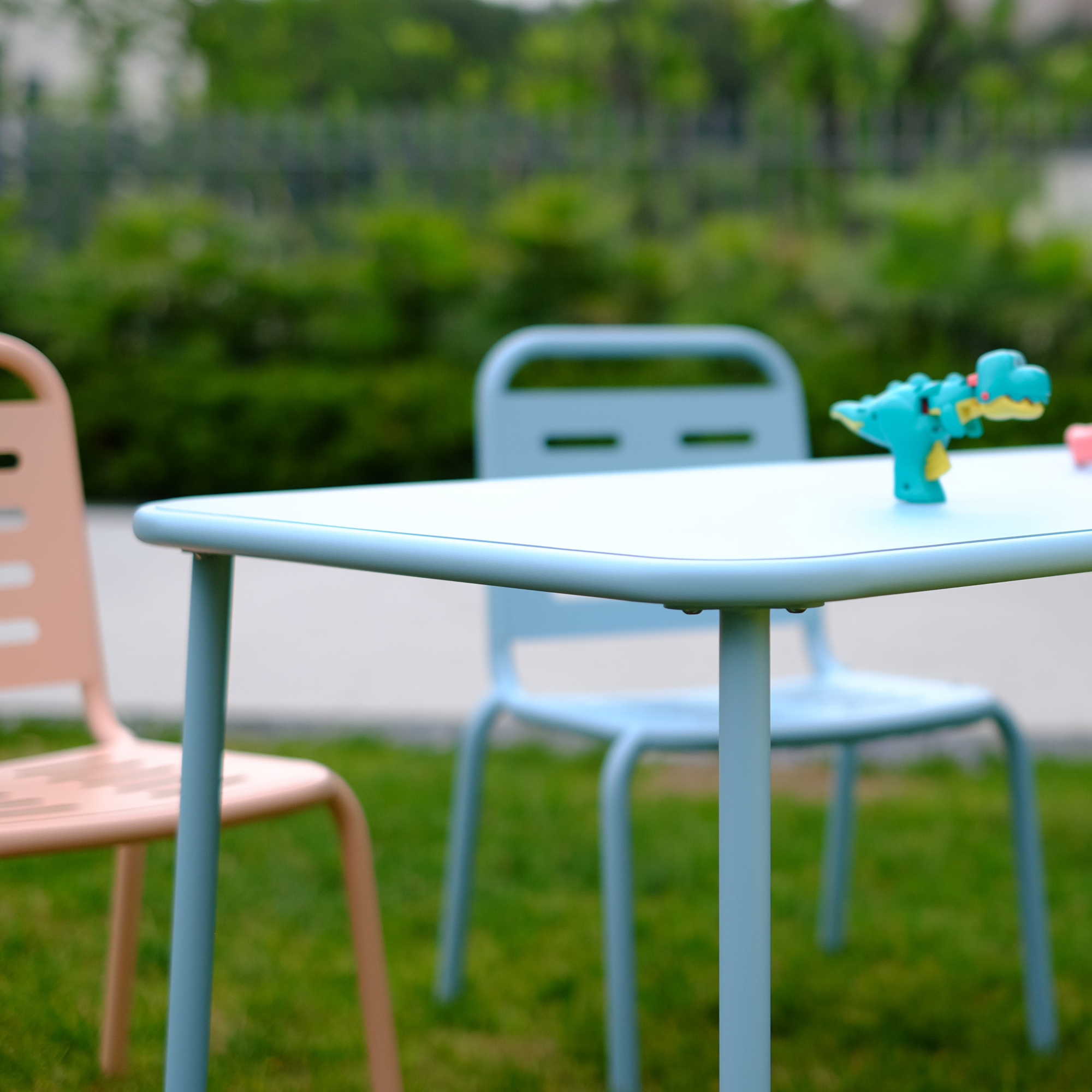 Set masă și scaune pentru copii Etroubles, 4 piese, metal multicolor