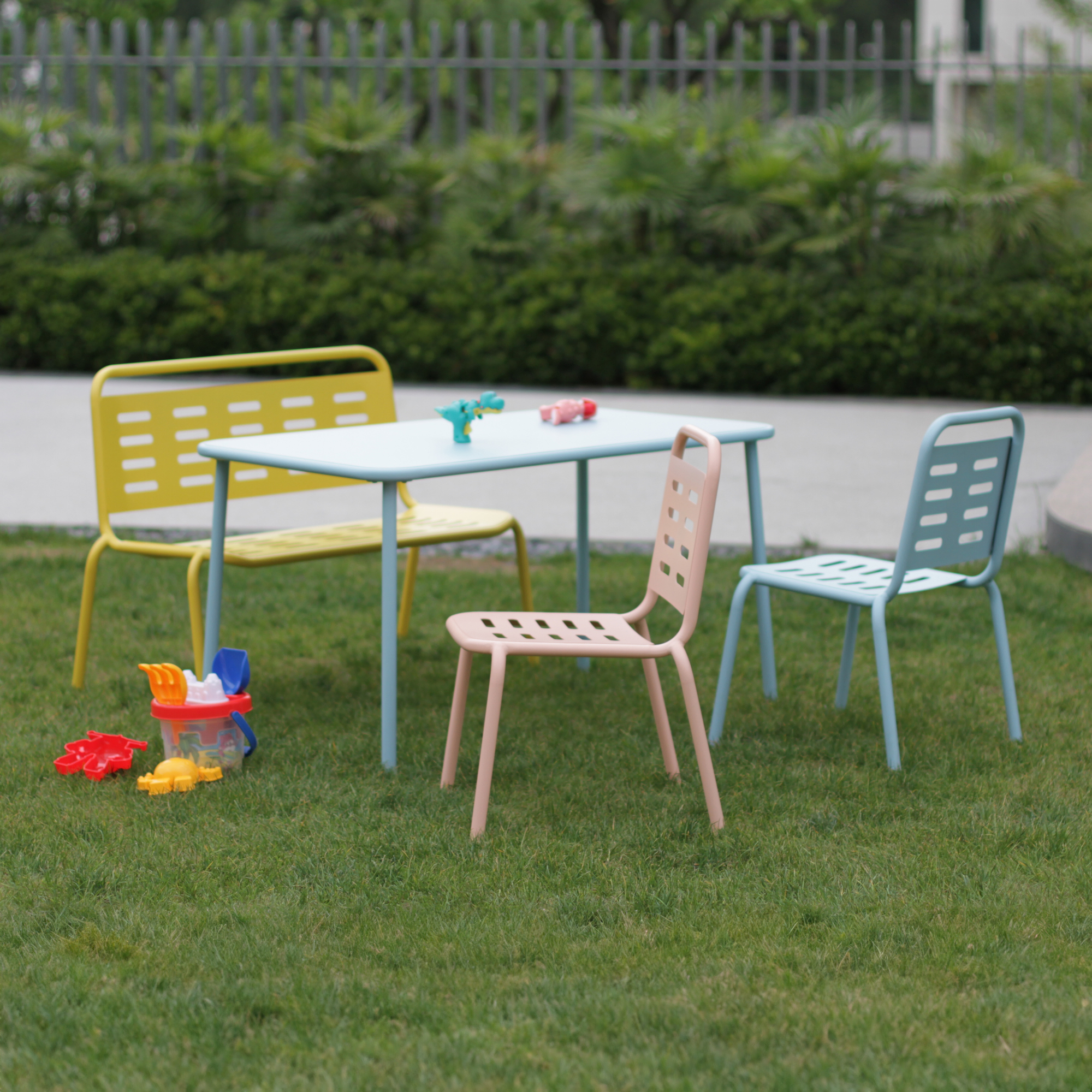 Set masă și scaune pentru copii Etroubles, 4 piese, metal multicolor