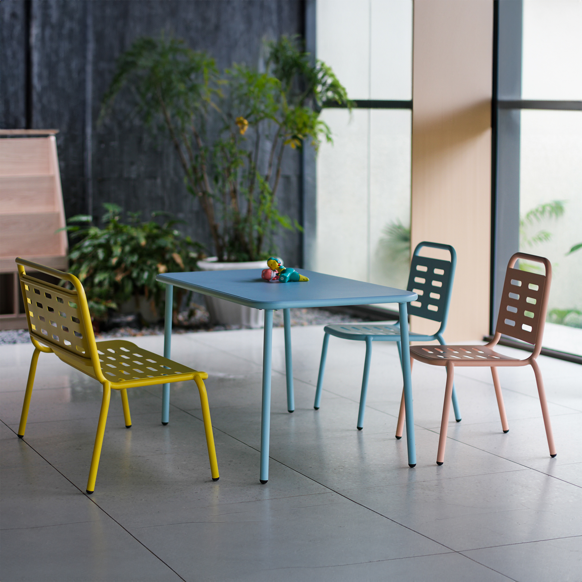 Set masă și scaune pentru copii Etroubles, 4 piese, metal multicolor