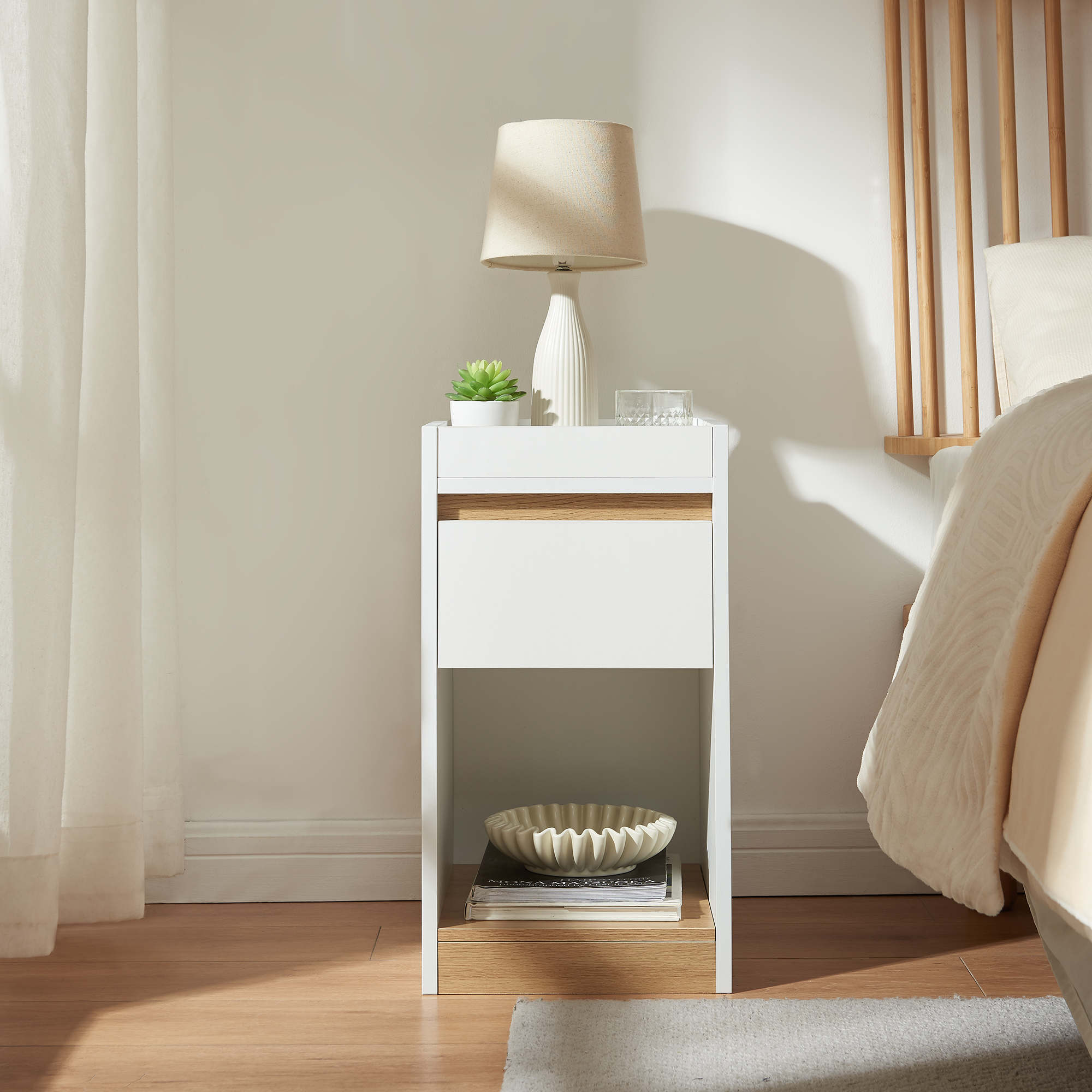Noptieră Lure 55x30x35 cm alb cu aspect de stejar, cu sertar