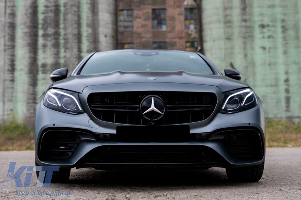 Un pachet de design tip E63 potrivit pentru Mercedes E-Class W213 2016-2019 cu capete cromate și garnitură cromată, pentru modelul cu bara de protecție din spate standard. Performance AutoTuning