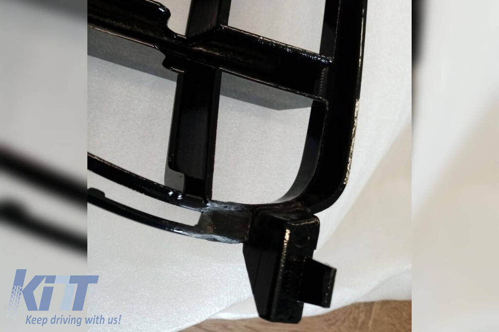 Grilaj tip GT vopsit negru, potrivit pentru Mercedes GLS X166 2016-2019, cu deschidere pentru cameră - clips defect (lipit) Performance AutoTuning
