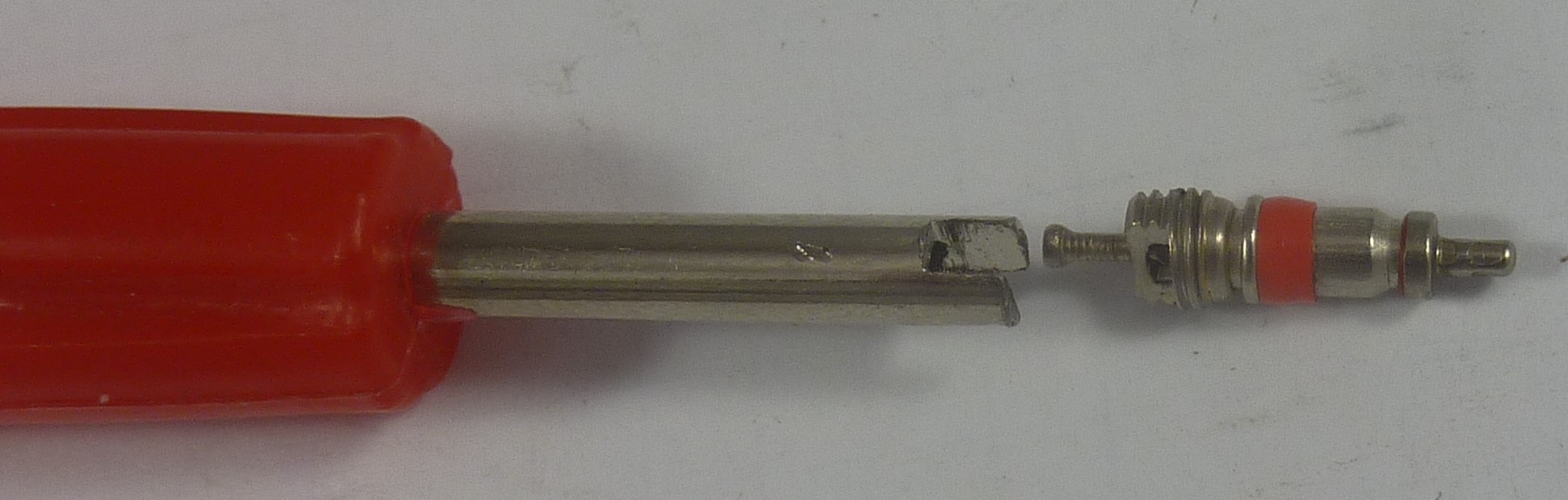 Șurubelniță pentru montare și demontare ventil roată 128 mm, 2 capete