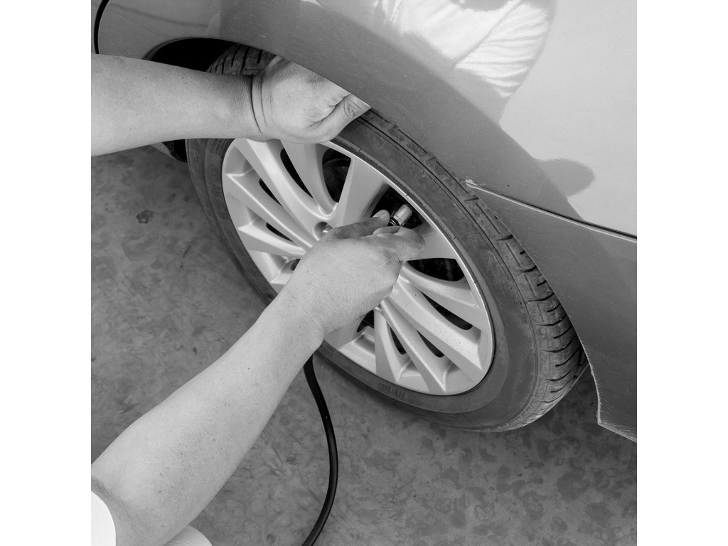 Compresor auto Carpoint 12V 150 PSI cu manometru si cablu 2 m