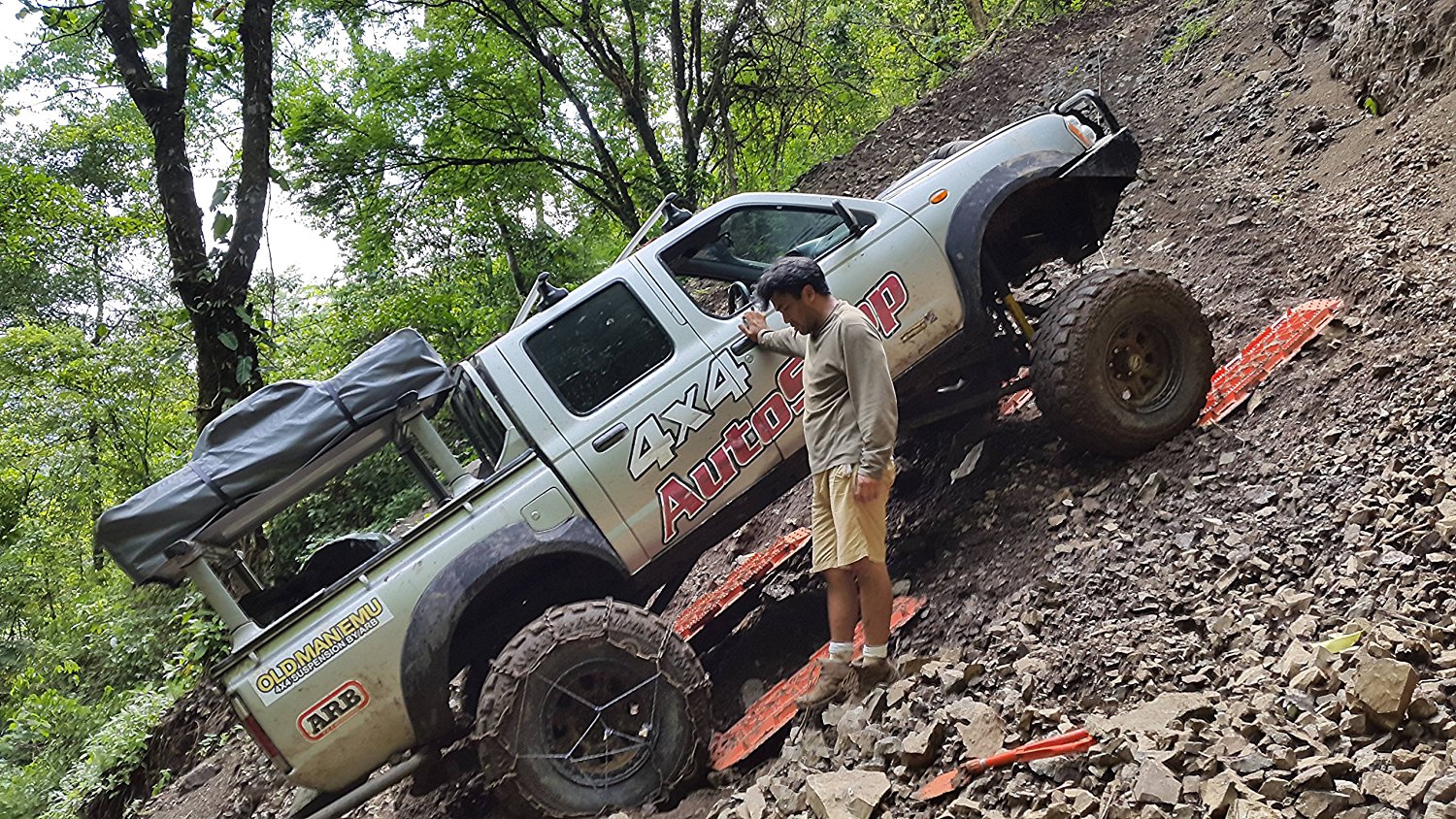 Placă antiderapantă auto pentru tracțiune 121x35 cm din plastic dur