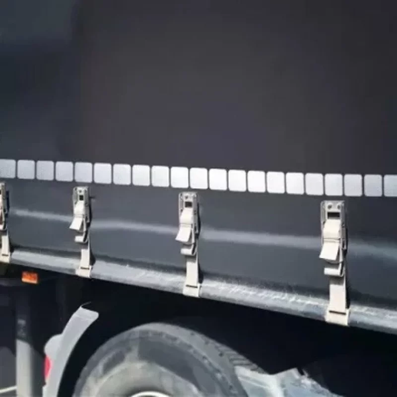 Folie reflectorizantă albă segmentată pentru prelata camion, rolă 46 m