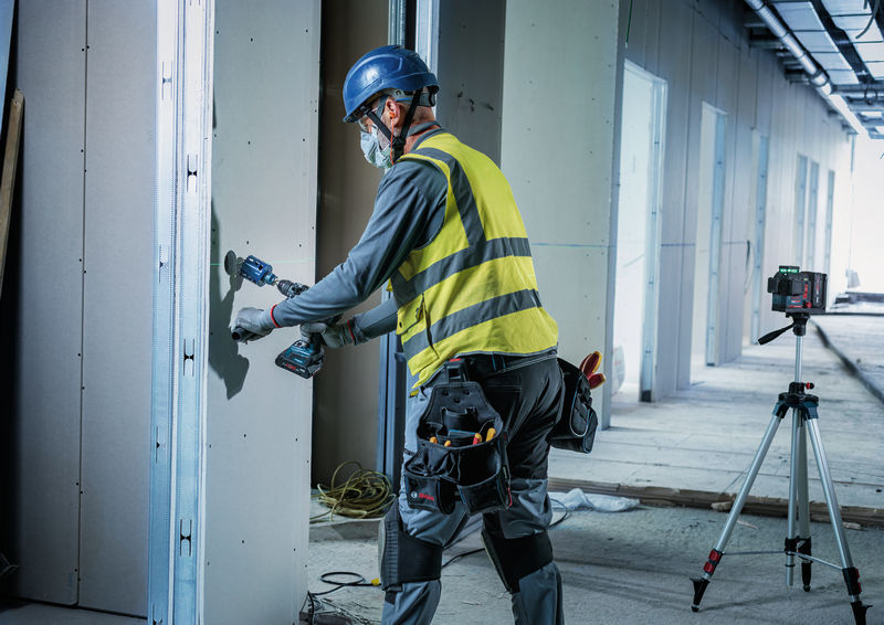 Nivela laser Bosch 18V cu linii verzi 360°, 120 m, acumulator si incarcator