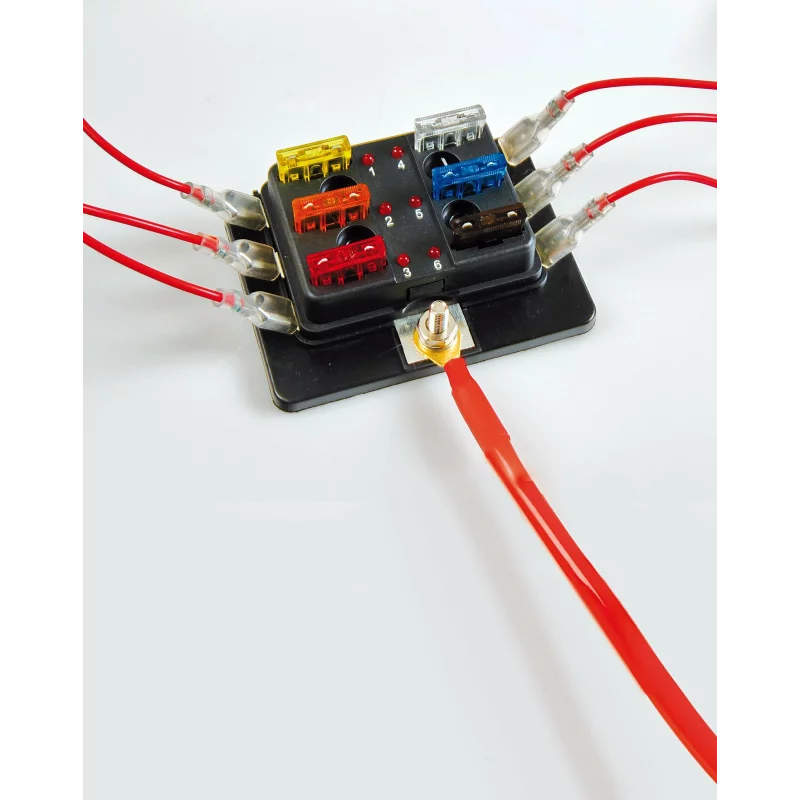 Cutie de siguranțe auto 12/24V cu 1 intrare, 6 ieșiri și LED