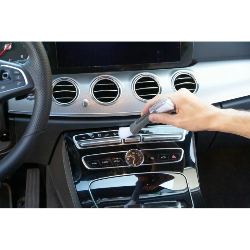 Perie 2 in 1 auto pentru curatarea grilei de ventilatie si bord