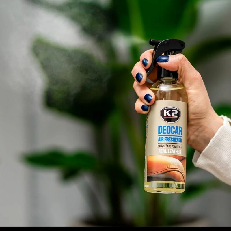 Odorizant auto cu atomizor K2 Deocar, parfum Piele, 250 ml