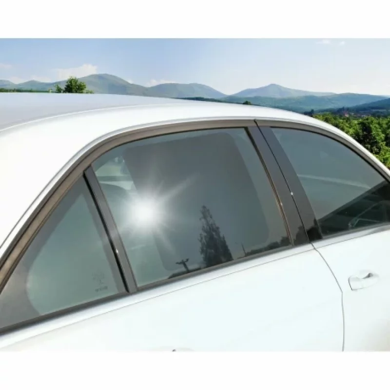 Folie solară auto pentru geam 43x34 cm, lipire statică, UV 99%, negru